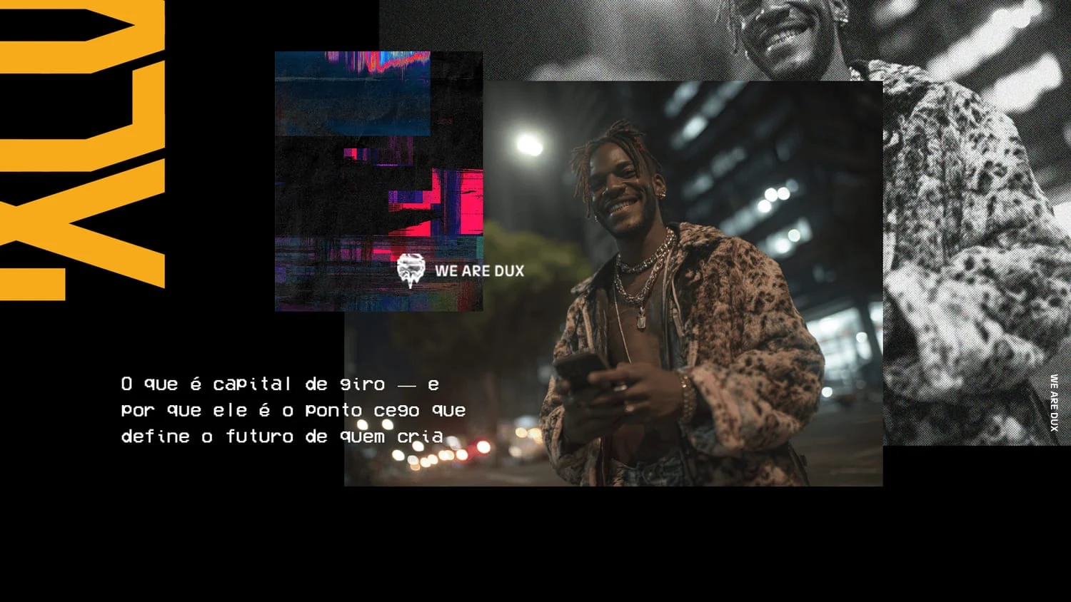 Jovem sorridente à noite numa rua iluminada da cidade segurando o celular, com a chamada sobre o que é capital de giro
